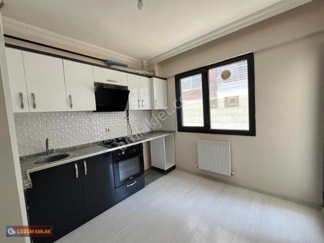 Çözüm Emlak'tan Kapalı Mutfaklı 2+1 Karanlıksız Kiralık Daire