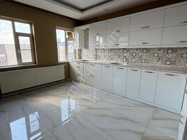 Çözüm'den Merkezi Konum Son Kat İçi Yapılı Kiralık Daire !