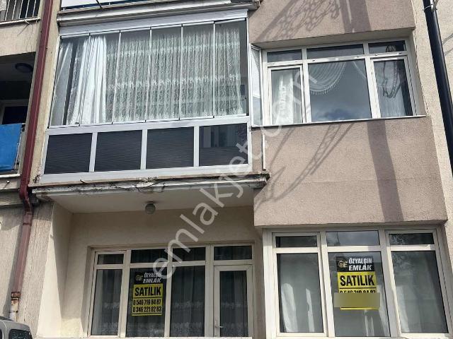 Özyalçın'dan Vişneli Camii Yanı Satılık Geniş 3+1 Daire