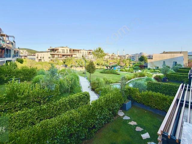 Özyeğin Ve İeleve Yakın Birbahçede 3+1 Teraslı Daire