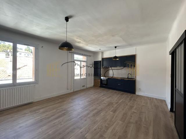 P3 DERNIER ETAGE SECTEUR HOCHE CROIX DE FER NIMES