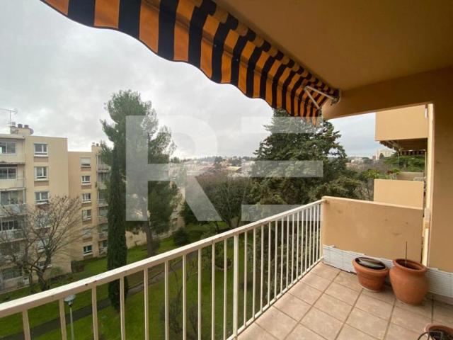 P4 avec balcon et parking