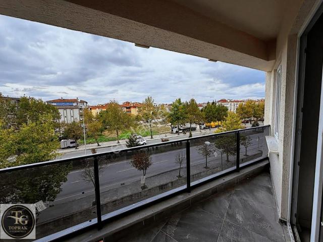 Pınar Mahallesi Cadde Üzeri Satılık 2+1 Sıfır Arakat Daire