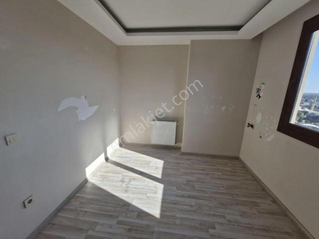 Pınar Mahallesinde 3+1 K.mutfak D.gazlı E.b.g.o Kiralık Daire
