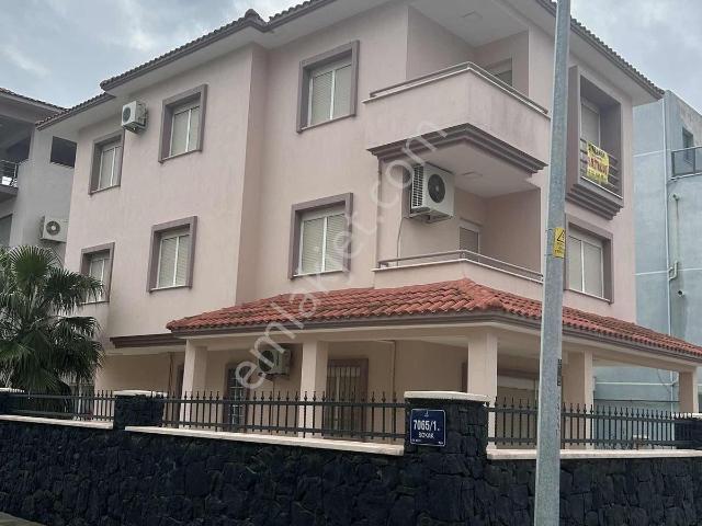 Pınarbaşı'nın En Prestijli Lokasyonunda 5+1 Tripleks Villa