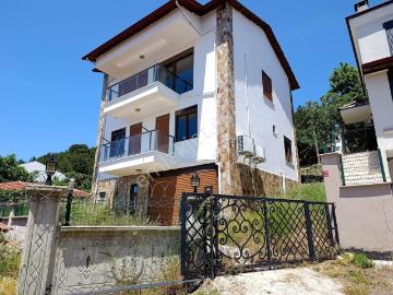 Pınarbaşında Deniz Manzaralı Otoparklı Bahçeli Tam Müstakil 3+1