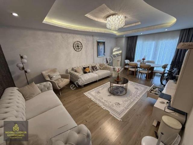 Pınarda Az Katlı D.gazlı Geniş Oturumlu Satılık 4+1 Daire