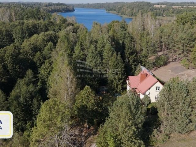 Przestronna posiadłość nad jeziorem Zdrężno z własną linią brzegową