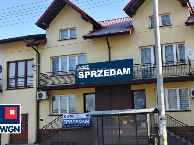 Dwurodzinna nieruchomość z lokalami i garażami 500 m² działki
