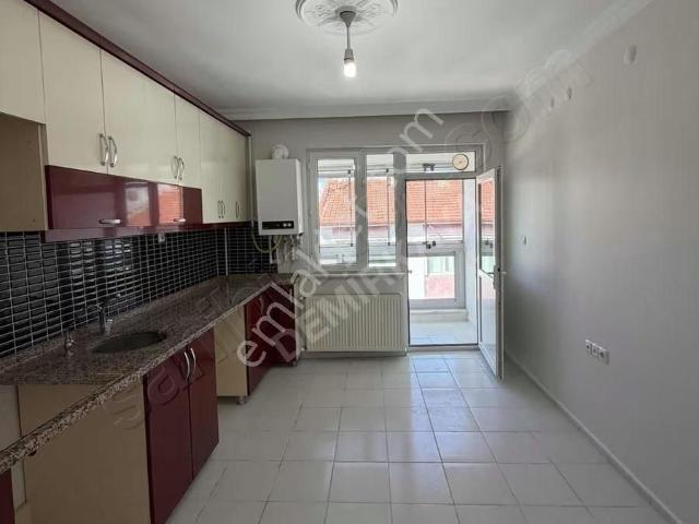 P Emek Mahallesi Ertaş Caddesi Dibi 3+1 Satılık Daire
