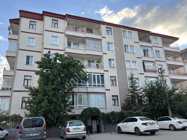 Paşacık Mahallesi Ana Cadde Üzerinde 1+1 Parasına 3+1 Daire