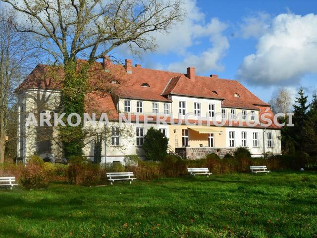 Pałacyk z 1820 r. na 2,3 ha z potencjałem biznesowym