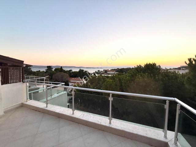 Paşalimanı’nda Sitede Denize/ Plaja 90 Metre Olup, Deniz Manzralı 3+1 Villa