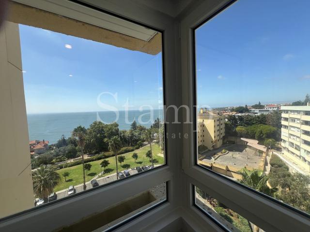 Paço de Arcos Apartamento T2 Renovado Vista Mar Lugar de Garagem