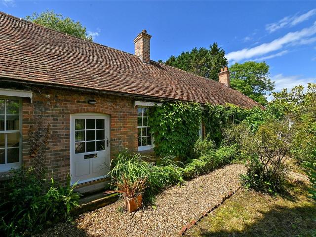 Pamber End, Tadley, Hampshire RG26, 5 bed end terrace house to rent, £3,250 pcm | PrimeLocation