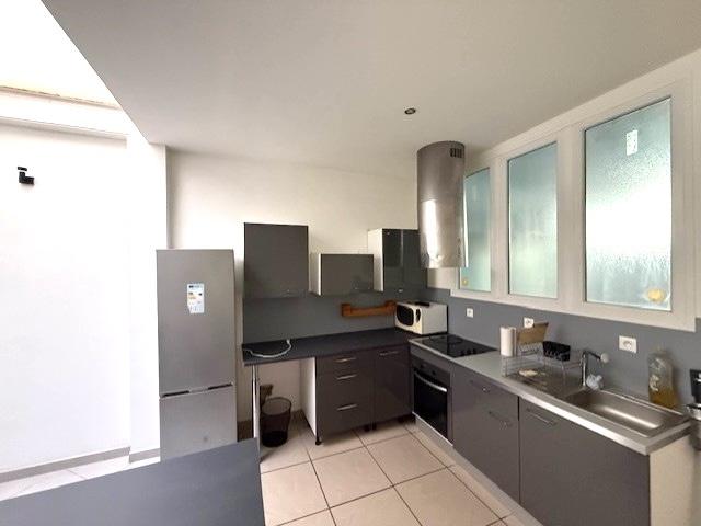 PAMIERS: MAISON DE VILLE DE TYPE 4 A LOUER AVEC GARAGE ET TERRASSE