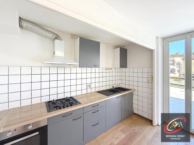 PAMIERS: APPARTEMENT DE TYPE 3 A VENDRE AVEC GRANDE TERRASSE
