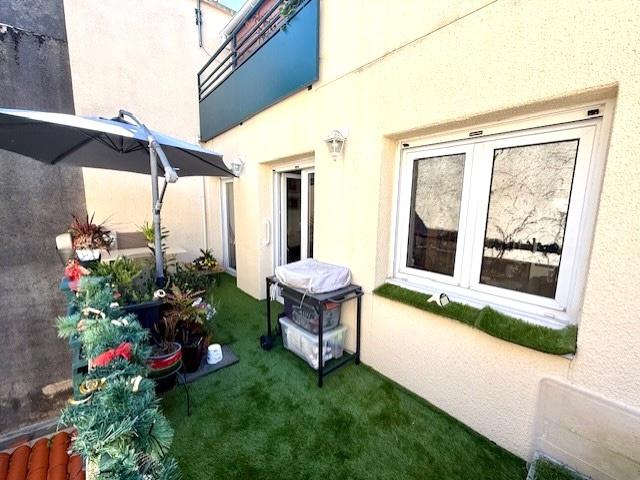 PAMIERS: APPARTEMENT DE TYPE 2 A VENDRE ENTIEREMENT RENOVE AVEC GRANDE TERRASSE DANS RESIDENCE AVEC ASCENSE