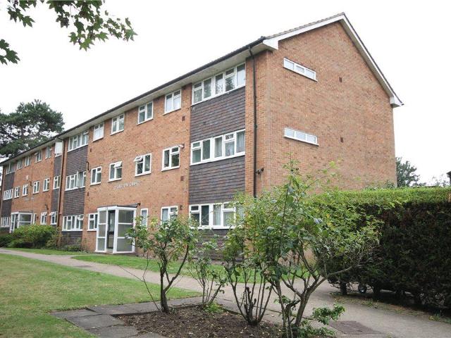 Pampisford Road, South Croydon. 2 bed apartment to rent £1,845 pcm £426 pw