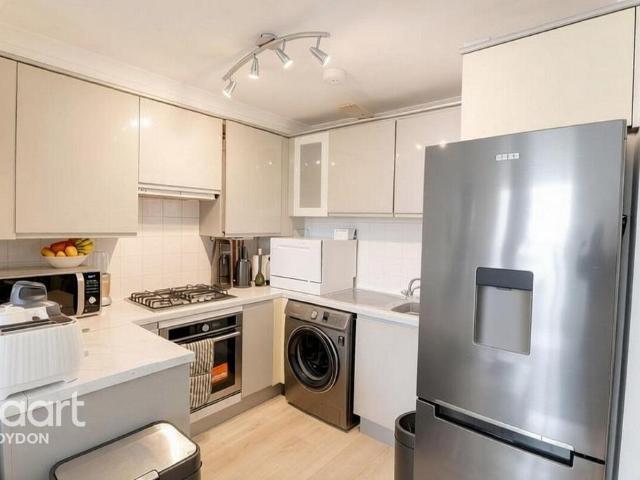 Pampisford Road, SOUTH CROYDON 2 bed apartment to rent £1,800 pcm £415 pw