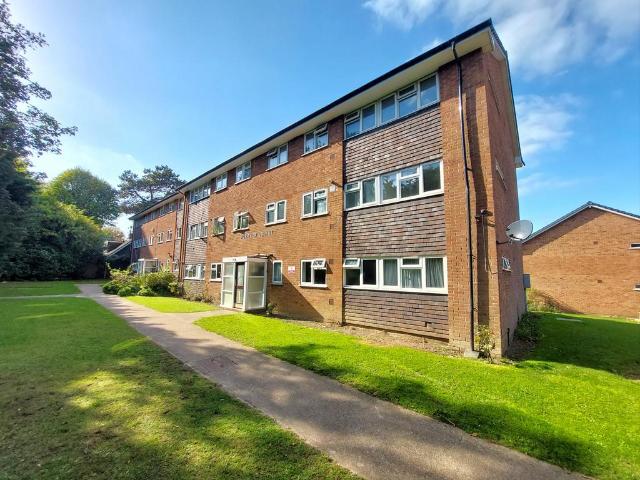 Pampisford Road, South Croydon 3 bed apartment to rent £1,795 pcm £414 pw