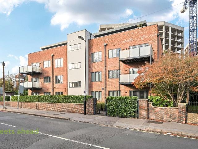 Pampisford Road, Purley CR8, 2 bed flat to rent, £1,800 pcm | PrimeLocation