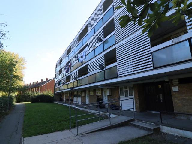 Pamplins, Lee Chapel North, Basildon. 1 bed apartment to rent £900 pcm £208 pw