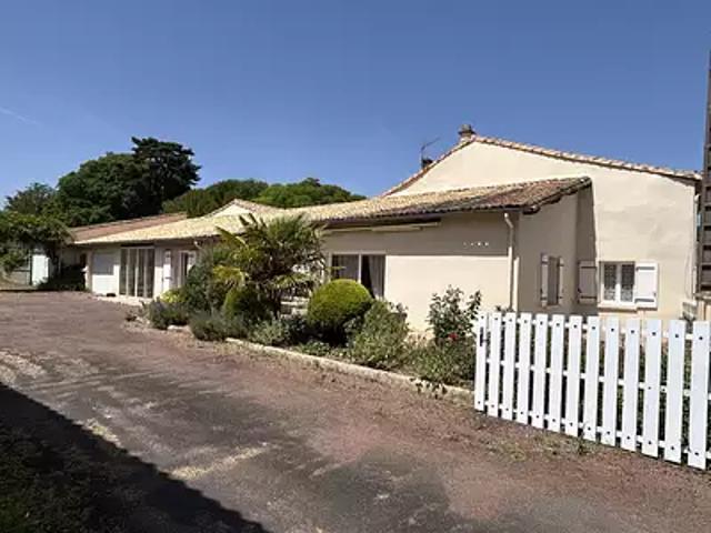 Pamproux 79800 Achat / Vente maison 7 pièces t7 jardin terrasse