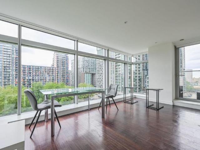Pan Peninsula, Canary Wharf, London, E14 2 bed flat to rent £2,800 pcm £646 pw