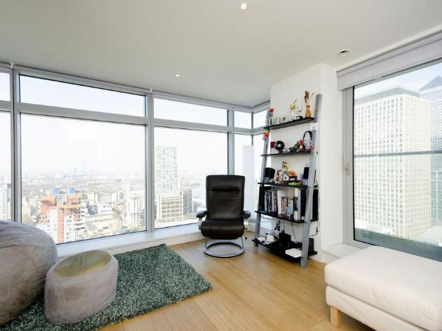 Pan Peninsula, Canary Wharf, London, E14 2 bed flat to rent £3,467 pcm £800 pw