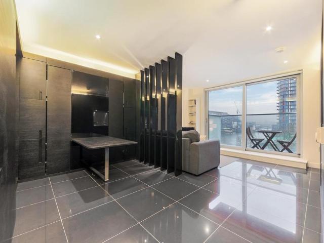 Pan Peninsula, London, E14 Studio to rent £1,998 pcm £461 pw