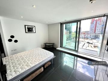 Pan Peninsula Square, London, E14 Studio to rent £1,850 pcm £427 pw