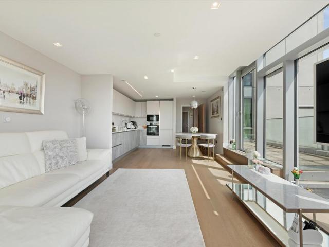 Pan Peninsula Square, London, E14 2 bed flat to rent £4,767 pcm £1,100 pw