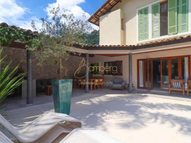 Panamby Casa de Condomínio, privacidade, jardim, total, 4 quartos / 4 suítes, 6 garagens. Confira!