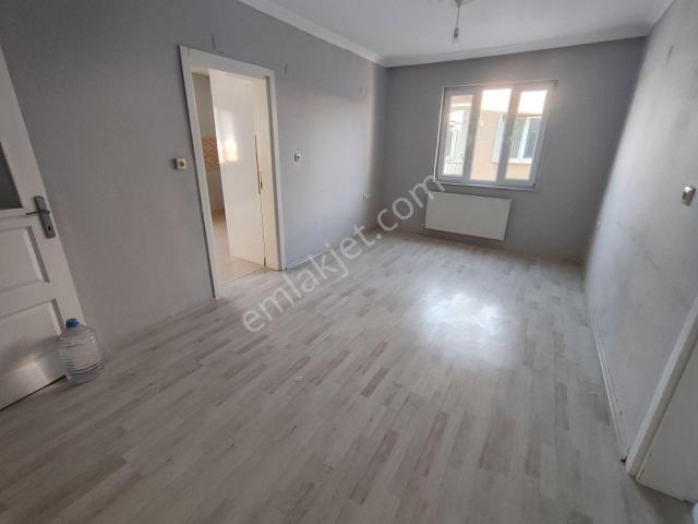 Panayır'da 3+1 Kiralık Bakımlı Daire Kombili Ve Balkonlu