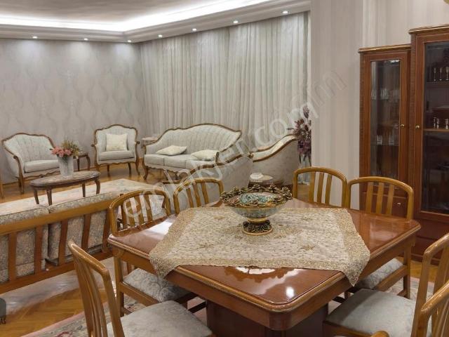 Pancarlı Mahallesinde 3+1 Cadde Üzeri 240 M² Geniş Daire