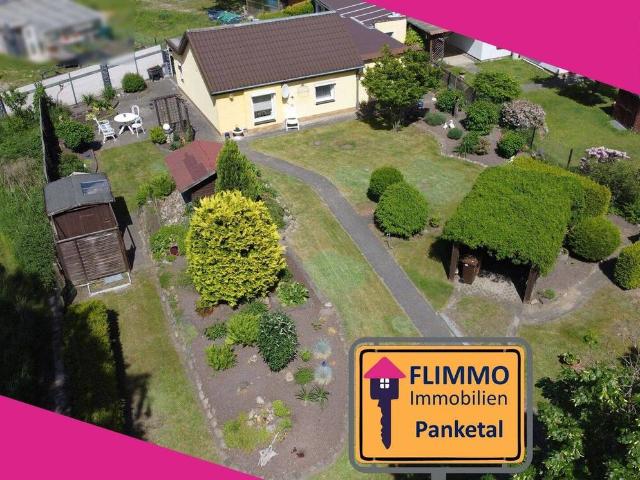 Panketal ruft: Charmantes Baugrundstück mit wohnlichem Kleinsthaus