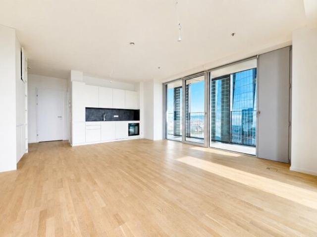 Panorama Balkon & Erstbezug: Exklusive 3 Zimmer Wohnung im DC Tower 2