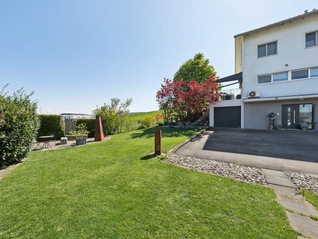 Panorama Doppeleinfamilienhaus mit See und Bergsicht