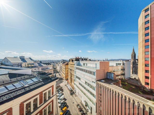 PANORAMA Ebene über der Stadt! Dachgeschoß Maisonette mit privater Außenfläche