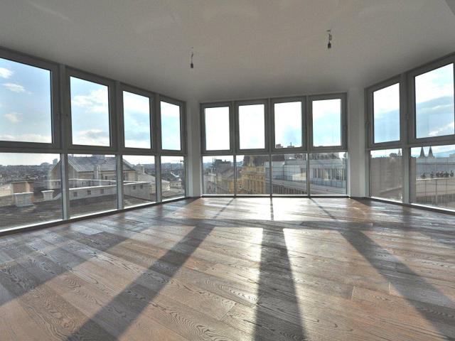 PANORAMA Ebene über der Stadt! Dachgeschoß Maisonette mit privater Außenfläche
