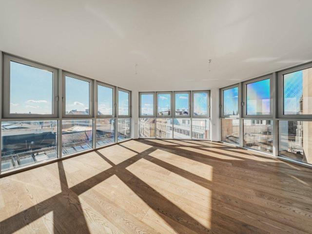 PANORAMA Ebene über der Stadt! Dachgeschoß Maisonette mit privater Außenfläche