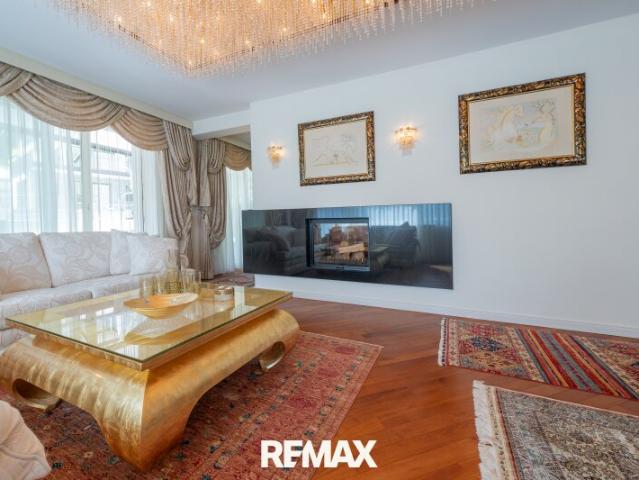Panorama Luxus Etagenwohnung in Bestlage am Arenberg, private Wohnanlage