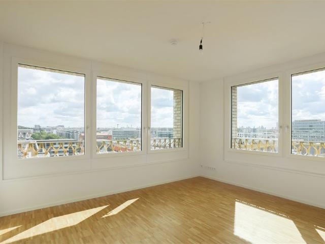 Panoramablick über Berlin: 2 Zi. Wohnung im 9. OG mit ca. 85 qm lichtdurchflutet und großzügig