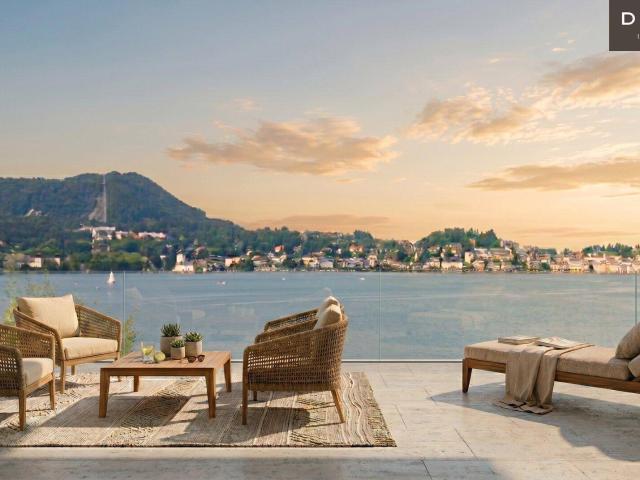 PANORAMABLICK ÜBER DEN TRAUNSEE IN BEGEHRTER SONNENHANGLAGE