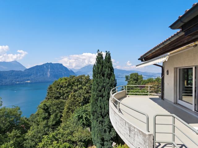 Panoramadomizil in privilegierter Aussichtslage hoch über dem Vierwaldstättersee