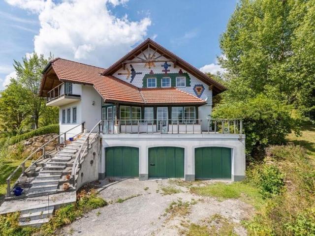 Panoramalage über den Dächern von Oberafiesl – Großzügiges Zweifamilienhaus mit viel Ausbaupotenzial