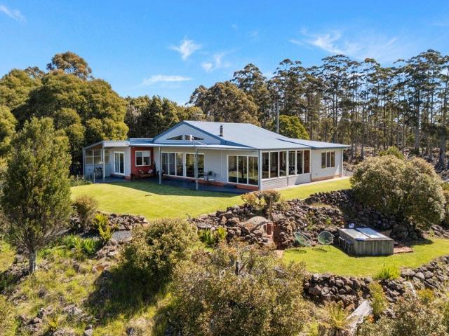 Panoramic country living with income potential
