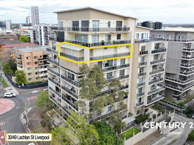 Panoramic City Views and Exceptional Space