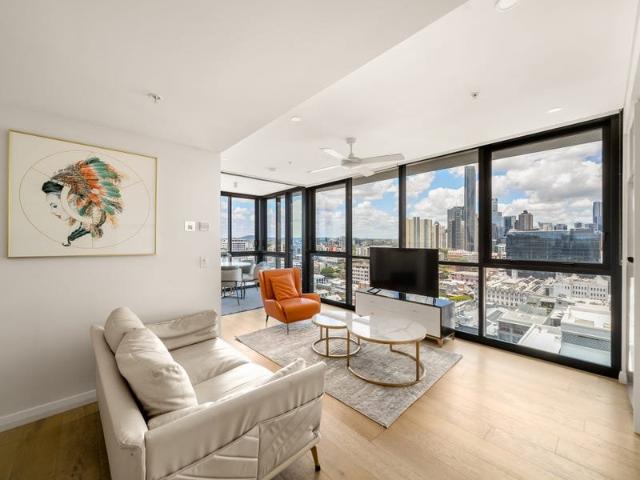 Panoramic City & River Views from Your Private Balcony 2 Bed | 2 Bath | Sleeps 4 | 74m²